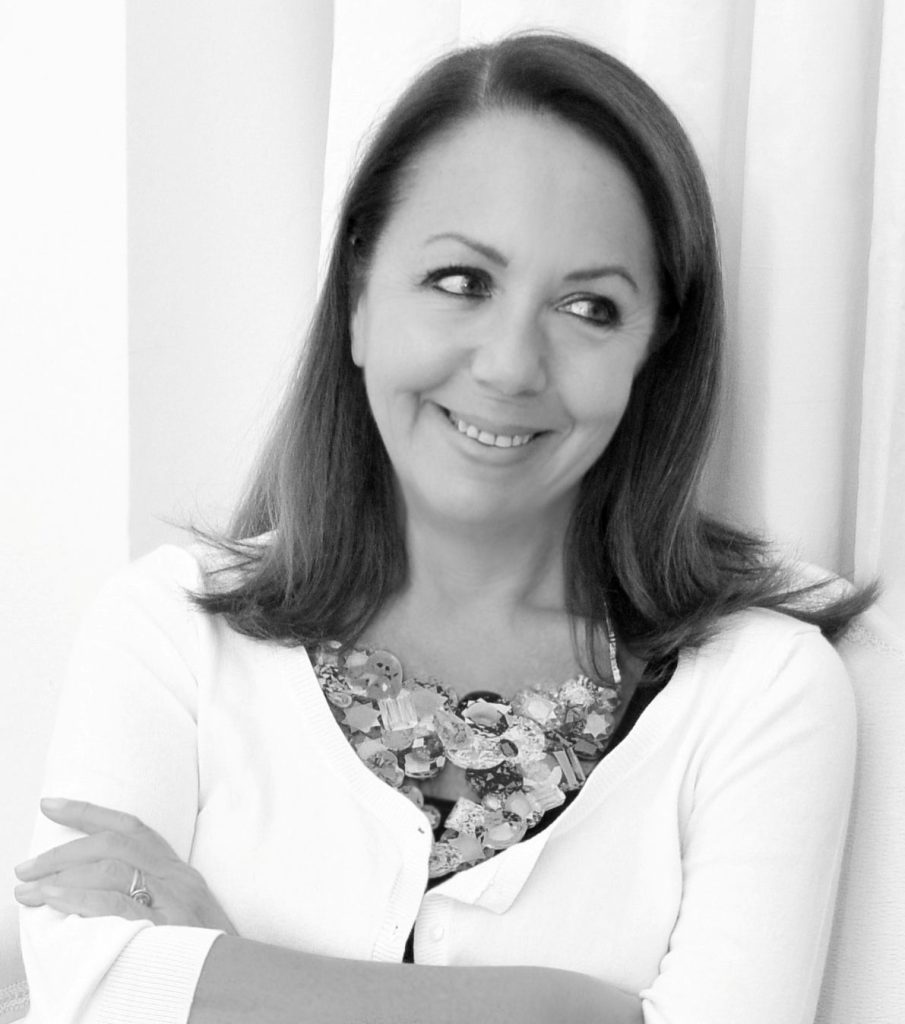 «ΑFW»: Η Δάφνη Βαλέντε παρουσιάζει τη νέα της συλλογή με φόντο τα 40 χρόνια δημιουργίας