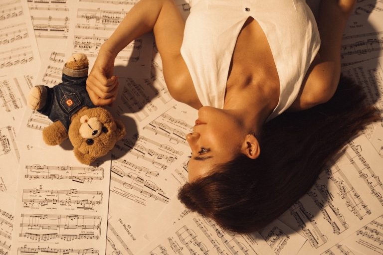 Είσαι Μουσική του Δημήτρη Καρά με την Ραφαέλα Κονίδη στο θέατρο Nous Creative Space