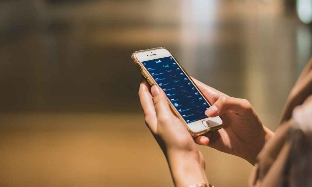 IRIS_-Telo-1691201-6b0ac1cb-ilektronikes-synallages-iris