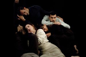 «Το Βιβλίο της Ανησυχίας – Ημερολόγιο αποχαιρετισμού» η χοροθεατρική παράσταση του Πάρη Μαντόπουλου και της Ομάδας 4PLAY | στο Θέατρο ΑΡΓΩ από Παρασκευή 5 Δεκεμβρίου 2025