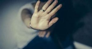 Ηλεία: Κατήγγειλε το σύζυγό της για απόπειρα βιασμού – «Απείλησε να με σκοτώσει»