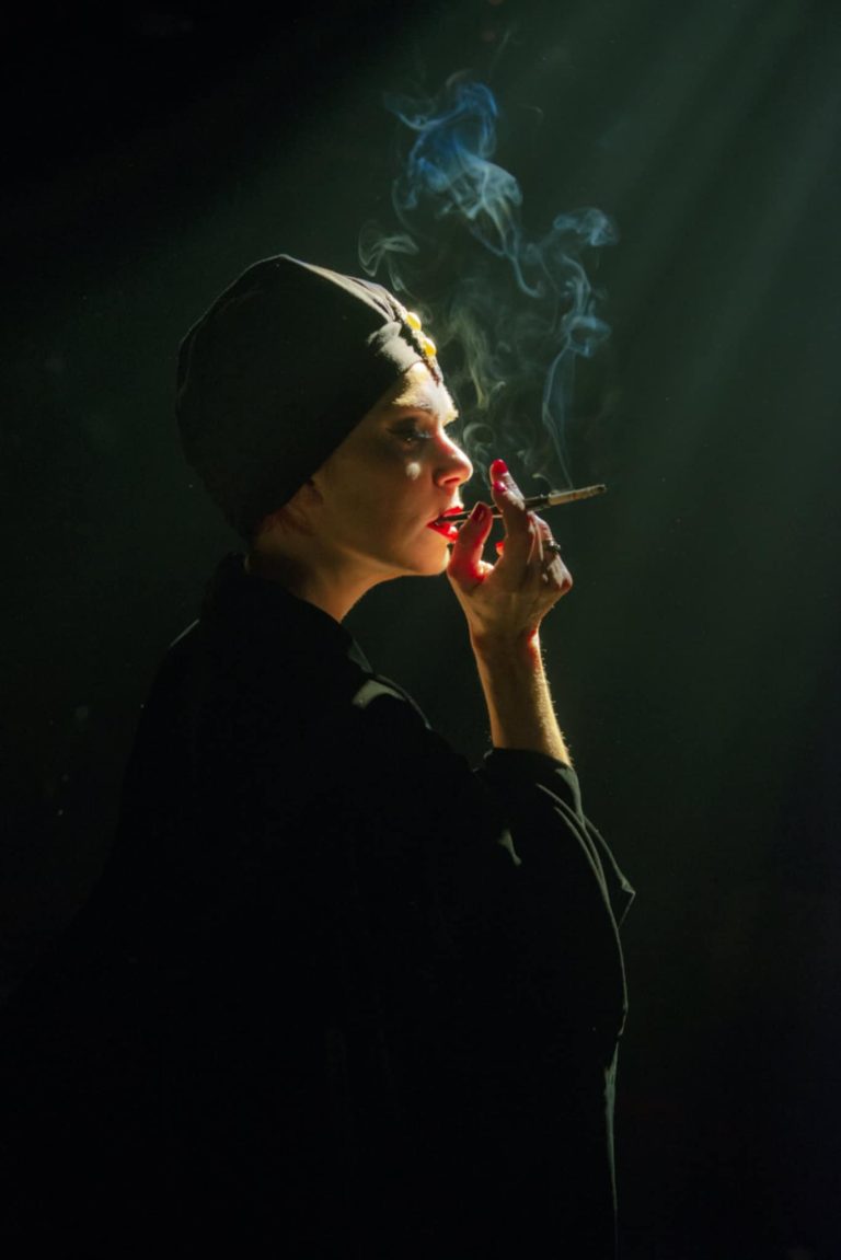 «Ο ουρανός κατακόκκινος» της Λούλας Αναγνωστάκη & «Ο δικός μου χειμώνας» της Πολύνας Ευτυχίας Γκιωνάκη