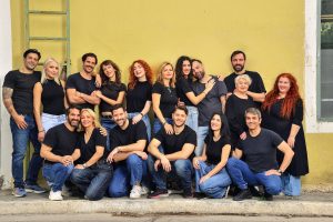 «ΣΚΟΤΩΝΟΥΝ ΤΑ ΑΛΟΓΑ ΟΤΑΝ ΓΕΡΑΣΟΥΝ» σε σκηνοθεσία Δημήτρη Καρατζιά, στο θέατρο Εν Αθήναις – Από 06 Δεκεμβρίου