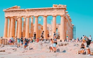 Τουρισμός: Πληγή ή ευλογία για τη χώρα μας;