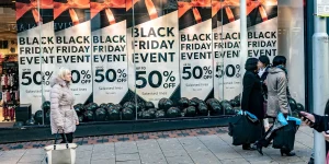 Black Friday 2025: Έφτασε η μεγάλη «γιορτή των εκπτώσεων» – Τι να προσέξουν οι καταναλωτές