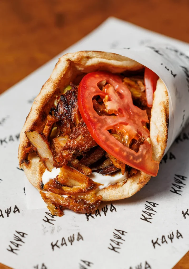 «Κάψα»: O Χριστόφορος Πέσκιας για το νέο σουβλατζίδικο στο κέντρο της Αθήνας