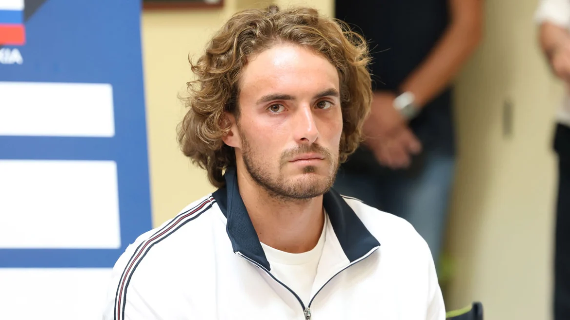 Ο Τσιτσιπάς έτρεχε με 210 χλμ. με Lotus στην Αττική Οδό: Ψηφιακό πρόστιμο στον σταρ του τένις