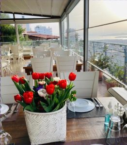 Το εστιατόριο Μπαλκόνι στις Κυκλάδες γαστρονομικός προορισμός για ψάρι