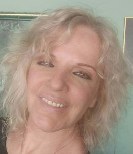 Μαρία Κώνστα – Θεαματικό come back και στο θέατρο!