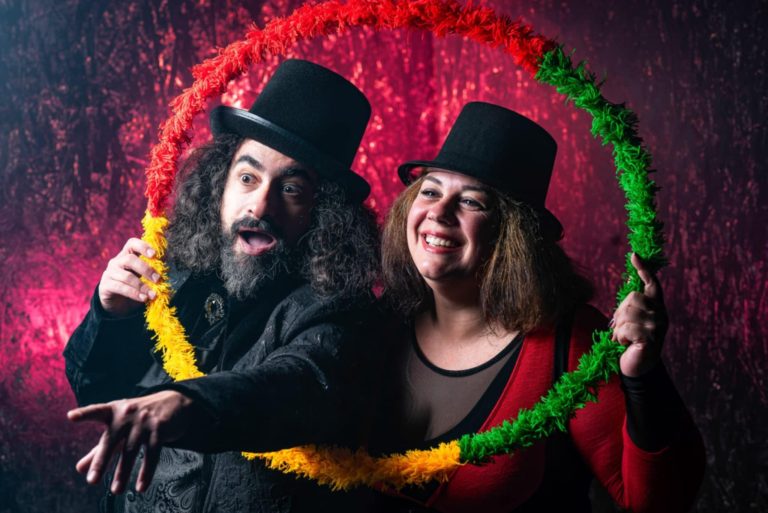 «ΤΩΝ ΜΑΓΩΝ» | Μια μουσικο-μαγική περιπέτεια για παιδιά από 3 έως 103 ετών! | Θέατρο 2510