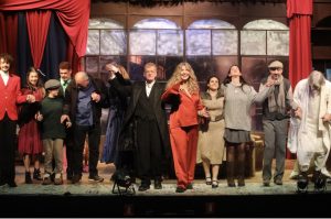 Με μεγάλη επιτυχία πραγματοποιήθηκε για 9η χρονιά  η πρεμιέρα της παράστασης ΤΑ ΧΡΙΣΤΟΥΓΕΝΝΑ ΤΟΥ ΣΚΡΟΥΤΖ του Κάρολου Ντίκενς από την ΠΑΙΔΙΚΗ ΣΚΗΝΗ ΓΙΟΥΛΗΣ ΗΛΙΟΠΟΥΛΟΥ 