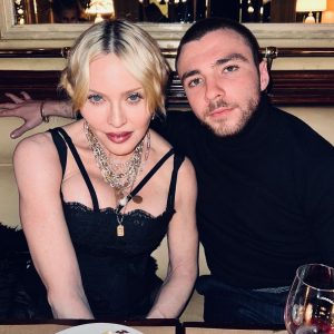 Οικογενειακή κόντρα: Η Madonna «αδειάζει» τον γιο της, Rocco Ritchie