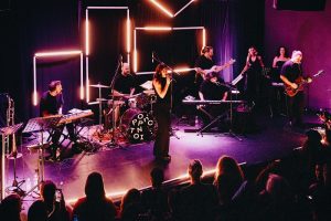 Pop n’Tonic | Επιστρέφουν λίγο πριν τις γιορτές | Lights Up – Festive Pop Up Live | Παρασκευή 19 Δεκεμβρίου | Piraeus Club Academy