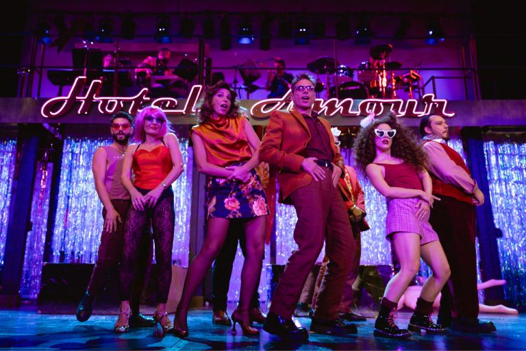 HOTEL AMOUR – Το νέο μιούζικαλ των Γεράσιμου Ευαγγελάτου και Θέμη Καραμουρατίδη στο Θέατρο Ακροπόλ