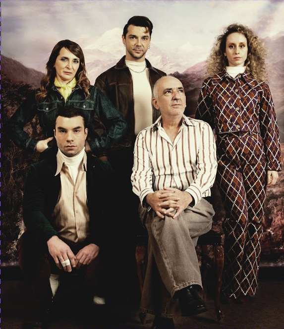 «Δύο ή τρία πράγματα που ξέρω γι’ αυτόν» | Το νέο έργο του Ανέστη Αζά στο Θέατρο Προσκήνιο,από 24/1