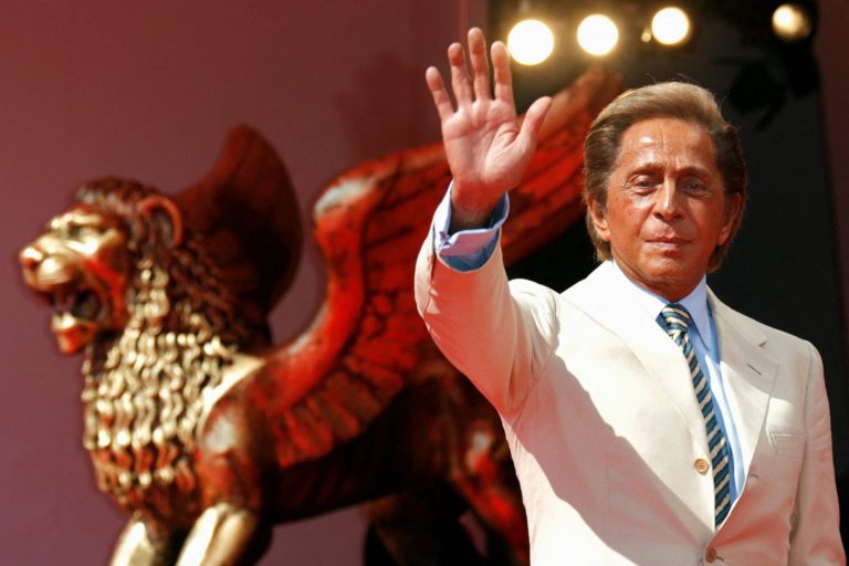 Valentino: Η κληρονομιά του «ιερού» κόκκινου