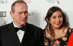 Τόμι Λι Τζόουνς: Νεκρή η 34χρονη κόρη του, Βικτόρια