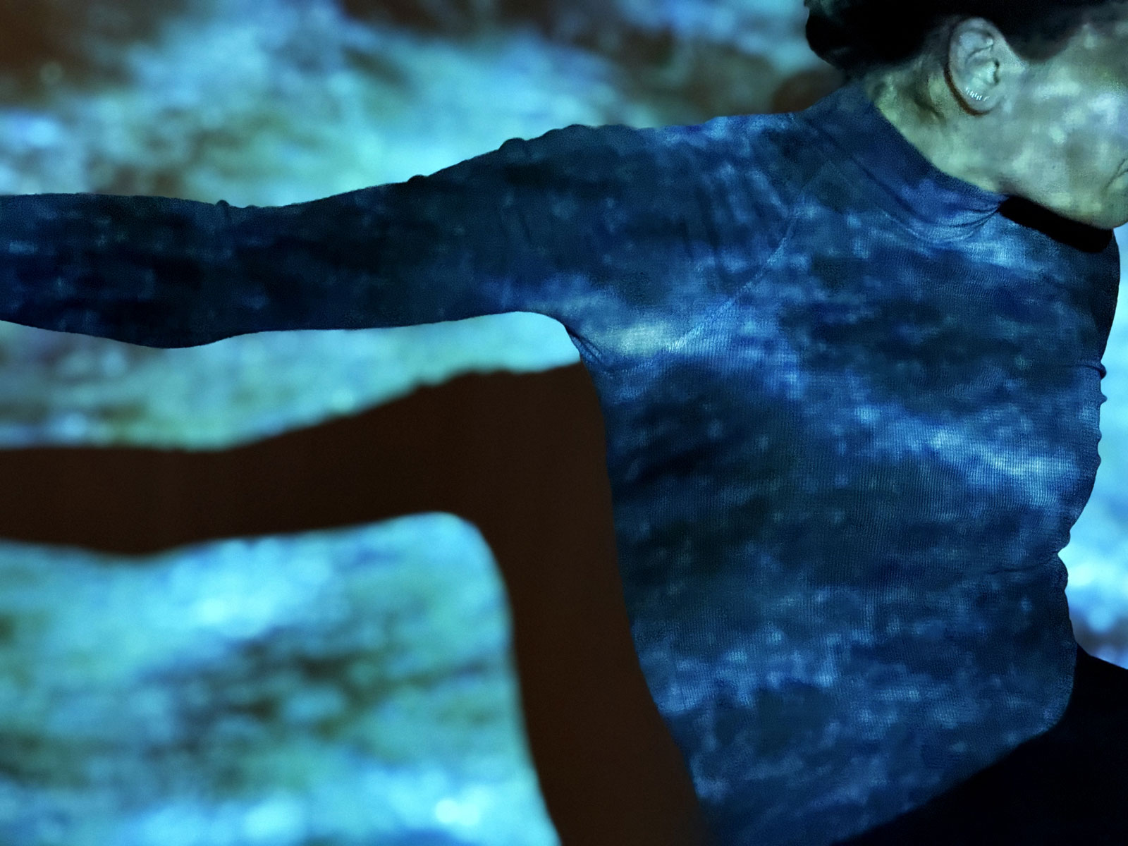 «LONE» – Μία πολυμεσική performance live ηλεκτρονικής μουσικής, visuals και κίνησης στο Newman Cinema