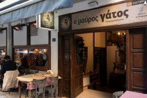 Ο Μαύρος Γάτος είναι η ταβέρνα που αξίζει στην Αθήνα