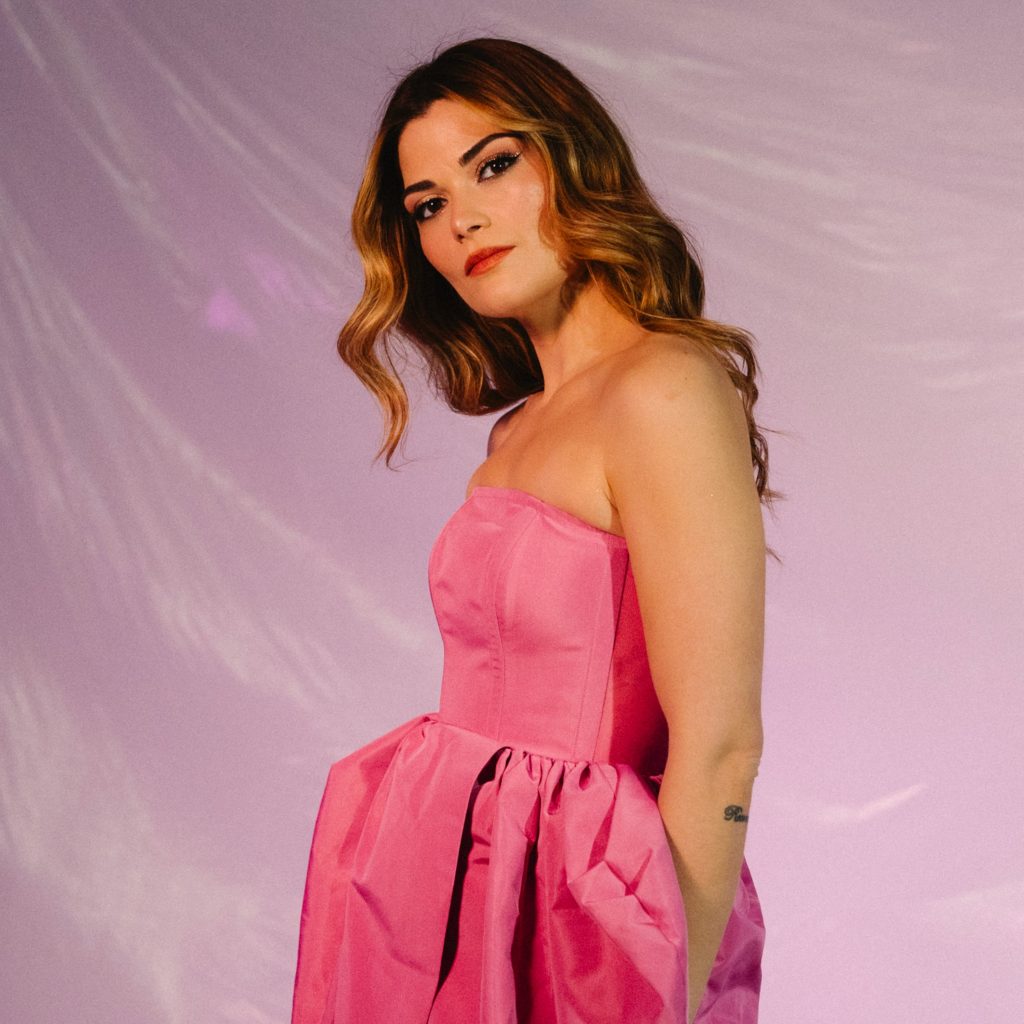 “Φεύγω Μακριά” από την Μαρία Κουτσουρλή