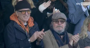 Τι κάνουν δυο σταρ του Hollywood σε αγώνα δεύτερης κατηγορίας στην Αγγλία