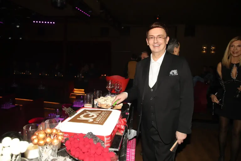 Με λαμπρότητα και παρουσία επιχειρηματιών και celebrities η ονομαστική εορτή του Γιάννη Καζανίδη