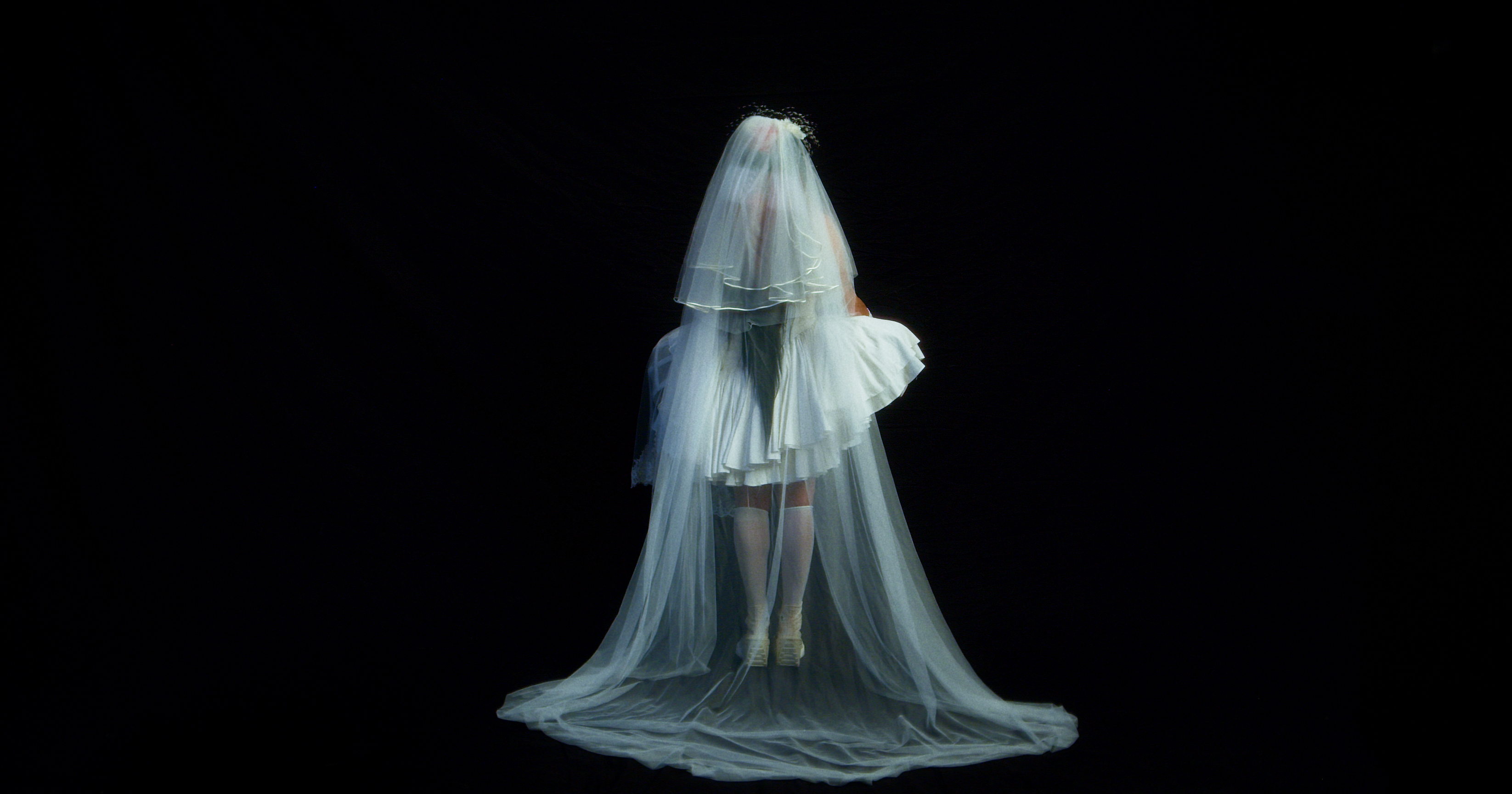 “Katadiki” Νέο Single και music video από τη VASSIŁINA | Όλα είναι καταδικασμένα μπροστά στη δύναμη της συλλογικότητας 