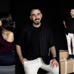 “THE LOOP” του Μίμη Καπέρδου | Μια σύγχρονη ντραμεντί για τις λούπες που μας κρατούν και εκείνες που μας απελευθερώνουν! | από 22 Ιανουαρίου στο Θέατρο Ελιάρτ