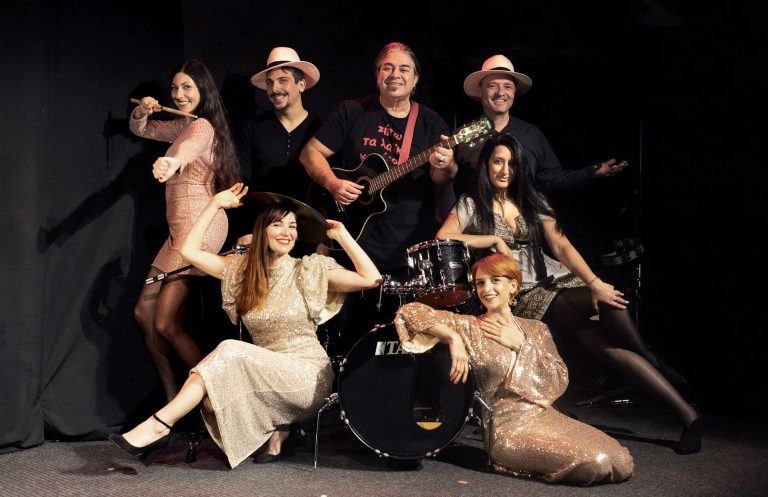 «ΖΗΤΩ τα λαϊκά κορίτσια!» – ΠΑΝΤΕΛΗΣ  ΑΜΠΑΖΗΣ & backing band «Ανωτάτη Ζαμπετική» | Παρασκευή 13 Φεβρουαρίου, Σάββατα 14, 21 και 28 Φεβρουαρίου | ΤΗΕΑΤRE OF THE NO