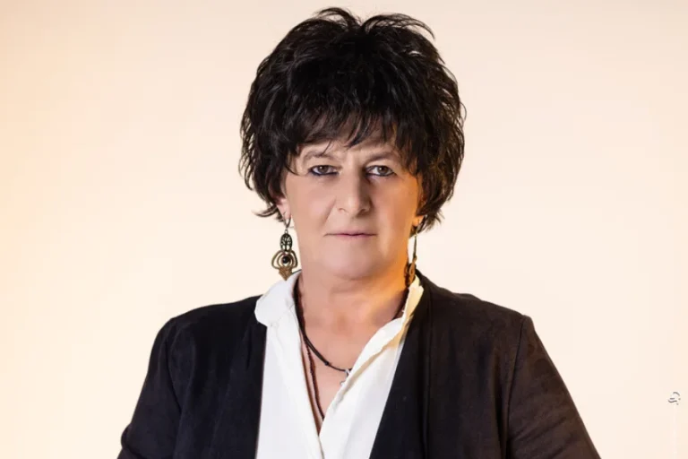 Η Φωτεινή Βελεσιώτου στο Κύτταρο, Δευτέρα 16 και 23 Μαρτίου – «Με κυνηγούν οι Μέλισσες»