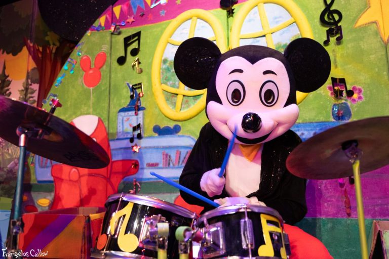 “Η Παρέα του  ΜΙΚΥ και το Τραγούδι της Χαράς”