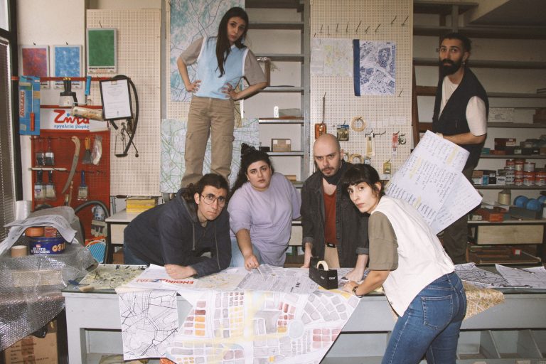 1. ΤΑ ΣΠΙΤΙΑ ΑΛΛΑΖΟΥΝ ΘΕΣΗ ΤΗ ΝΥΧΤΑ