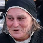 Αγνώριστος ο Τζόνι Ντεπ ως Εμπενίζερ Σκρουτζ: Οι πρώτες φωτογραφίες από τα γυρίσματα