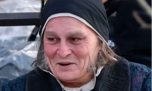 Αγνώριστος ο Τζόνι Ντεπ ως Εμπενίζερ Σκρουτζ: Οι πρώτες φωτογραφίες από τα γυρίσματα