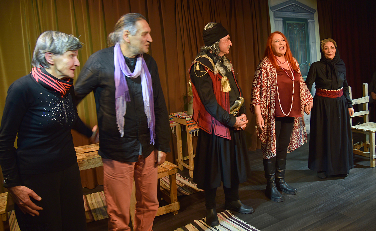 Οι συντελεστές της παράστασης από αριστερά Ανθή Βαφειαδάκη, Γιώργος Α. Χριστοδούλου, Μάριος Τζανακάκης, Λόρνα Κούτση και Ζωή Φουρνιστάκη Μ