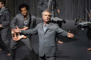 «Πώς βρέθηκα εδώ;»: Η μεγάλη κληρονομιά του David Byrne πριν από το Release Athens