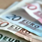 Οι μισθοί επιστρέφουν στη μιζέρια – «Φρένο» στις αυξήσεις – Στοιχεία ΤτΕ