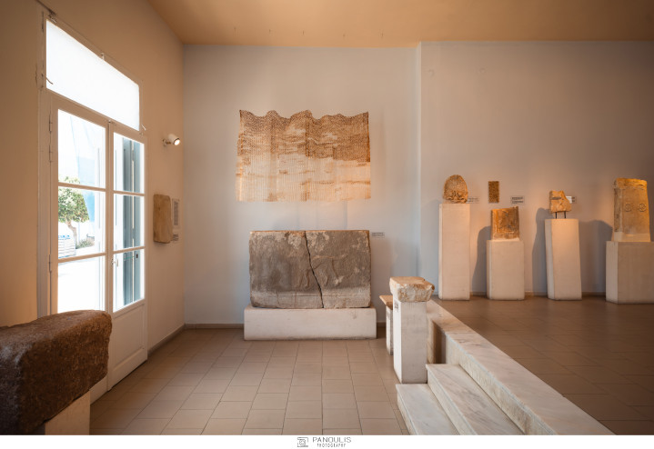 Η CITRONNE Gallery παρουσιάζει στο Αρχαιολογικό Μουσείο Πόρου την έκθεση του Νίκου Ποδιά Ίχνη