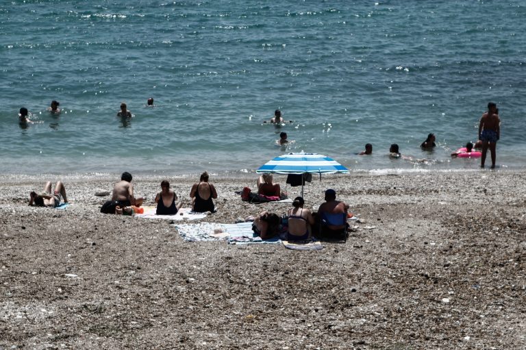 Αττική: Σε ποιες παραλίες απαγορεύεται η κολύμβηση