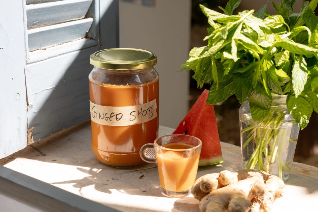 Καλοκαιρινό ginger shot με καρπούζι, lime & τσάι του βουνού