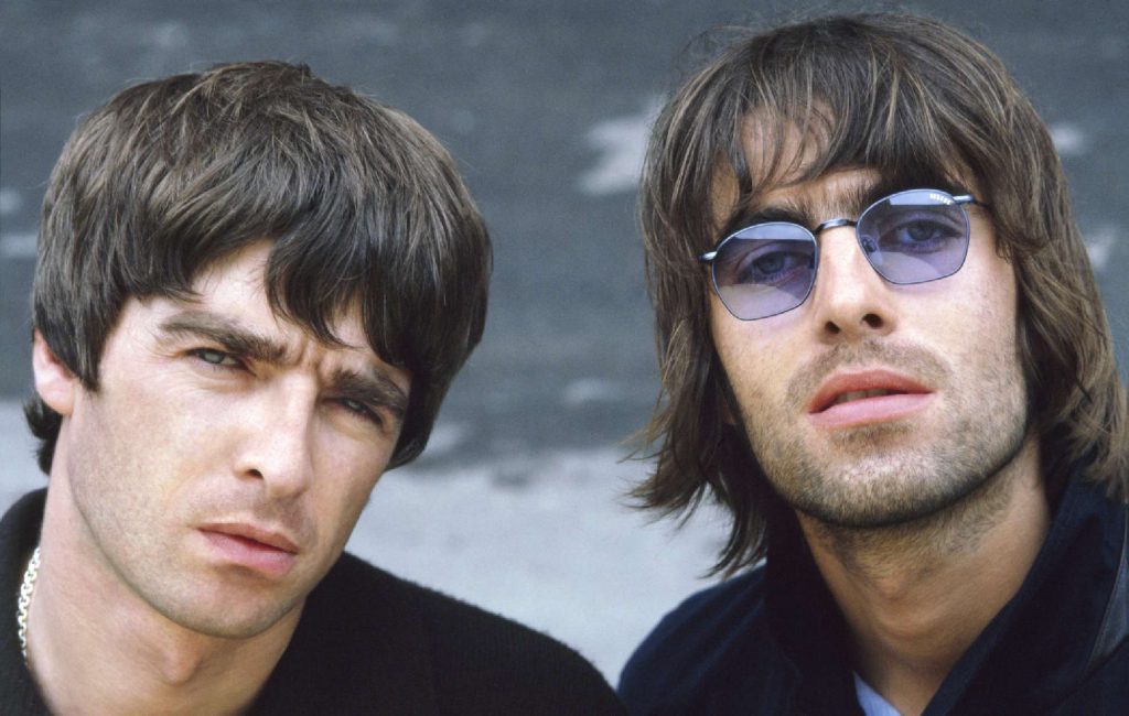Οι Oasis εκθρονίζουν τους Beatles στα επίσημα charts όλων των εποχών