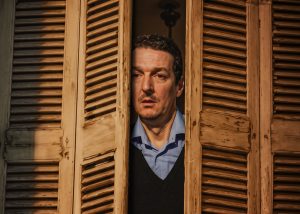 ΣΤΗ ΣΙΩΠΗ του Δημήτρη Λέντζου | Με τον Πέτρο Αποστολόπουλο | 4ος χρόνος | Από Οκτώβριο στο θέατρο ΑΛΚΜΗΝΗ