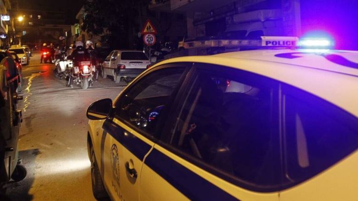 Νέα Σμύρνη: Δύο νεκροί από πυροβόλο όπλο στην είσοδο πολυκατοικίας