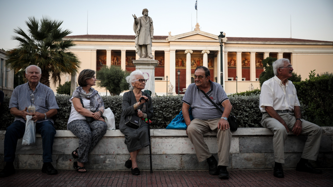 Συντάξεις: Οι πίνακες με τις αυξήσεις μεταξύ 2,6% και 3% για 2,5 εκατ. συνταξιούχους