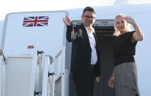 «Bye Bye Brexit»: Ο Άντι Μπέρναμ ανοίγει πλέον διάπλατα την πόρτα για την επανένταξη της Βρετανίας στην ΕΕ