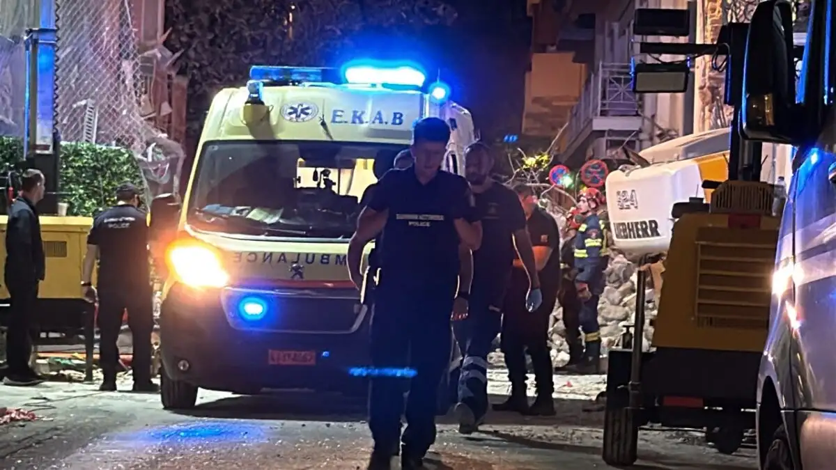 Έκρηξη στην Πλάκα: Γυναίκα ανασύρθηκε νεκρή από τα ερείπια του κτιρίου – Αγωνία για πέντε αγνοούμενους