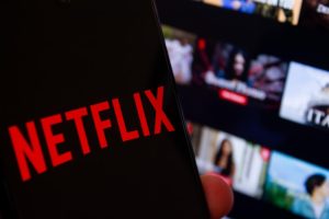 Netflix: Όλες οι νέες κυκλοφορίες του Οκτωβρίου – Σειρές, ταινίες και ντοκιμαντέρ που ξεχωρίζουν