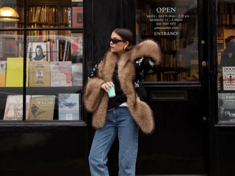 H πιο stylish εμμονή της μόδας τώρα είναι τα fuzzy-collar jackets – και βρήκαμε τα πιο cozy