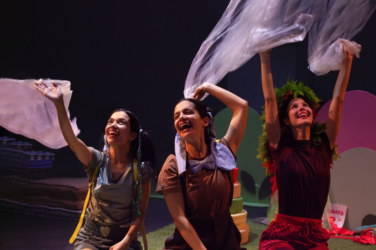 «Θα σ’ αγαπώ και του χρόνου» – 3ος χρόνος,  στο Θέατρο ARROYO | Μια παράσταση για βρέφη και πολύ μικρά παιδιά  από 6 μηνών έως και 2 ετών | Σύλληψη-Σκηνοθεσία: Νάντια Δαλκυριάδου