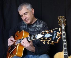 Μάκης Αμπλιανίτης «No More Melodies» Ι Σάββατο 17 Οκτωβρίου στο Theatre of the NO